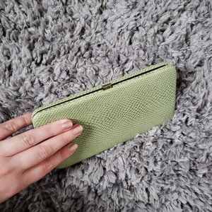 Green Hard Wallet